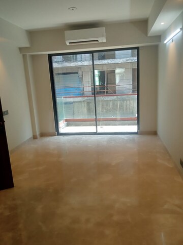 Room in 3 BHK Builder Floor at Signature Global City 63A, Sector 63a – for Sale