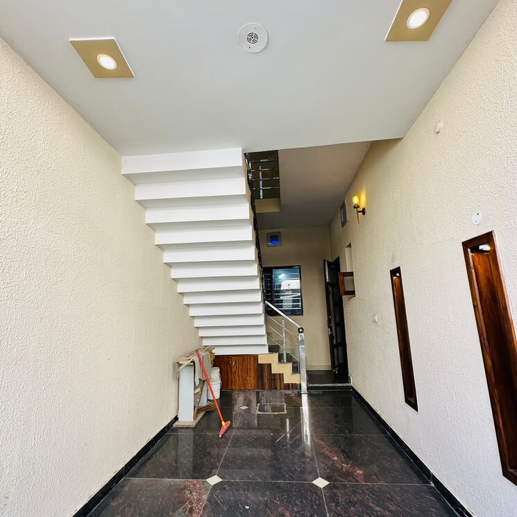 Room, patiala road 4 Bedroom 220 Sq.Yd. Independent House In Patiala Road Zirakpur 7492631