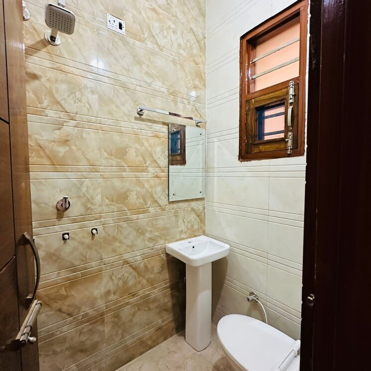 Bathroom, patiala road 4 Bedroom 220 Sq.Yd. Independent House In Patiala Road Zirakpur 7492631
