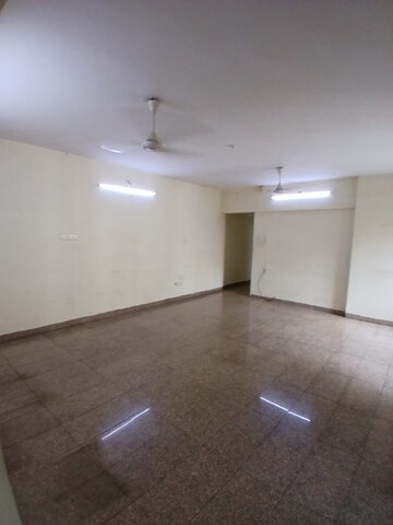 Room in 2.5 BHK Apartment at Veena Saaz, Kandivali East – for Sale