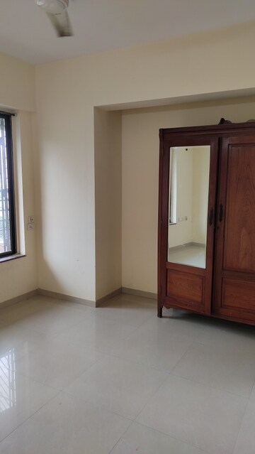 Room in 2.5 BHK Apartment at Kalpataru Srishti, Mira Road – for Sale