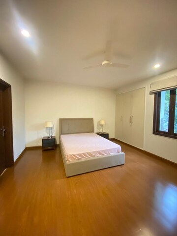 Bedroom in 3 BHK Apartment at Sector 27 – for Rent