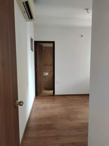 Room in 1.5 BHK Apartment at Lodha Lakeshore Greens, Dombivli East – for Sale