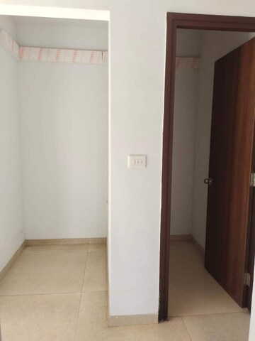 Room in 1.5 BHK Apartment at Lodha Lakeshore Greens, Dombivli East – for Sale