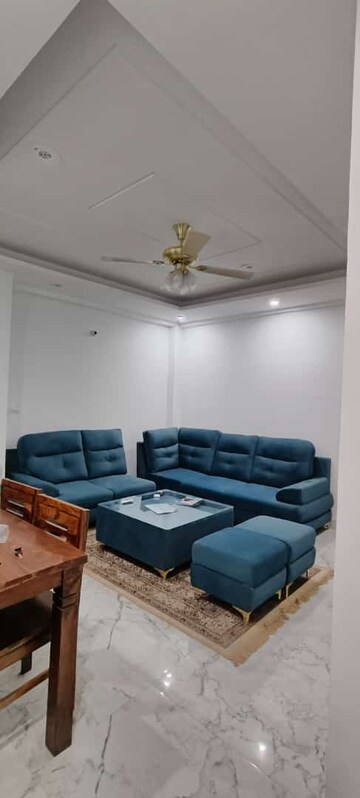 रेसिडेंशियल बिल्डर फ्लोर वर्ग फुट फॉर रेंट इन सेक्टर 11 गुड़गांव  7493526