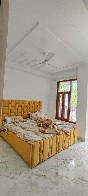 रेसिडेंशियल बिल्डर फ्लोर वर्ग फुट फॉर रेंट इन सेक्टर 11 गुड़गांव  7493526