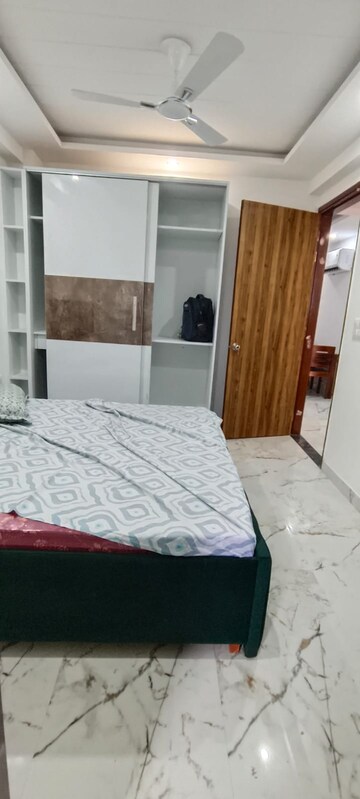 रेसिडेंशियल बिल्डर फ्लोर वर्ग फुट फॉर रेंट इन सेक्टर 11 गुड़गांव  7493526