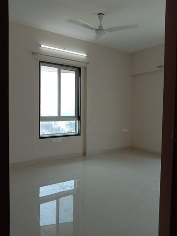 Room in 2 BHK Apartment at Royal Oasis, Malad West – for Sale