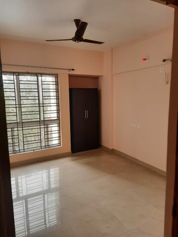 Room in 2 BHK Apartment at Sunland Residency, Rajarhat New Town – for Sale