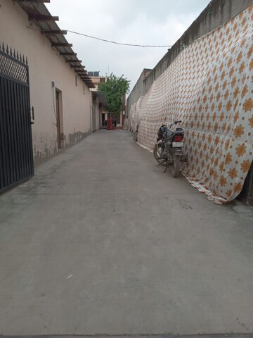 Parking in 3 BHK Builder Floor at Palm Residency Chhatarpur, Chattarpur – for Sale