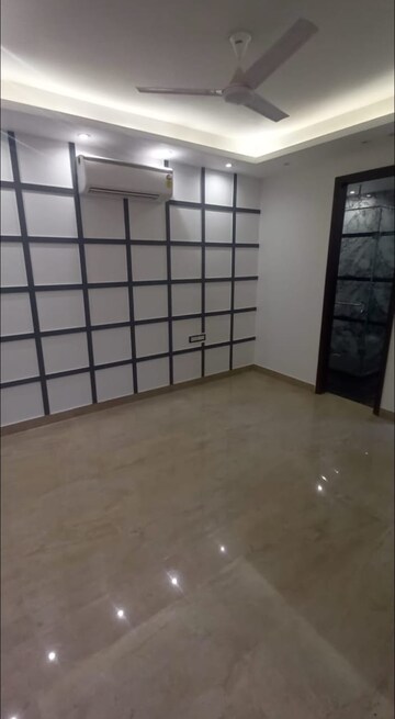 Room in 3 BHK Builder Floor at Ansal Sushant Lok I, Sector 43 – for Sale