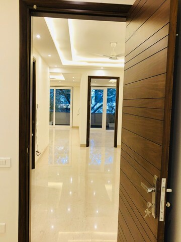 Building Lobby in 3.5 BHK Builder Floor at Signature Global City 92, Sector 92 – for Sale
