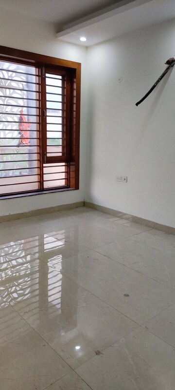 Room in 3 BHK Builder Floor at BPTP Park Central, Sector 85 – for Sale