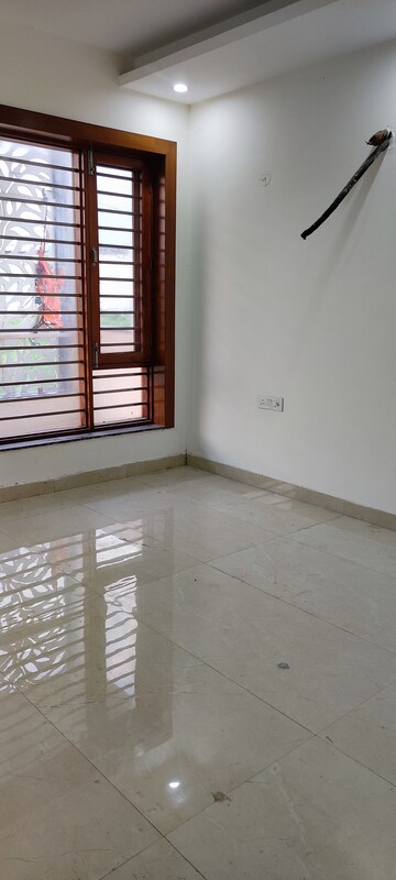 Room in 3 BHK Builder Floor at BPTP Park Central, Sector 85 – for Sale