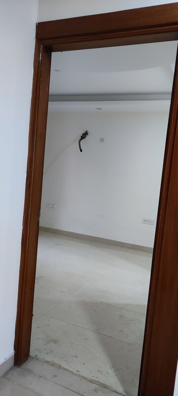 Room in 3 BHK Builder Floor at BPTP Park Central, Sector 85 – for Sale