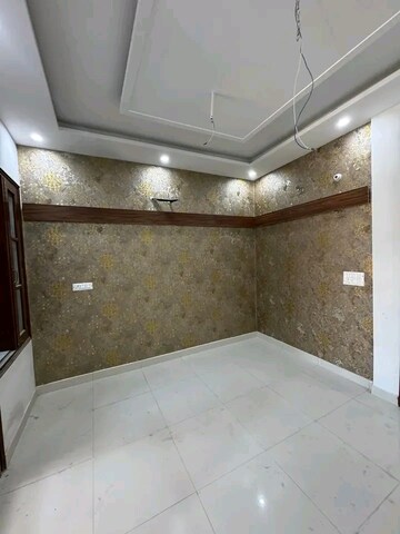 Room in 3 BHK Independent House at Jhungian Road – for Sale