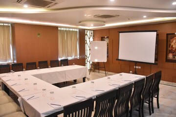 Master Bedroom in 4 BHK Apartment at Rishita Manhattan, Gomti Nagar – for Sale