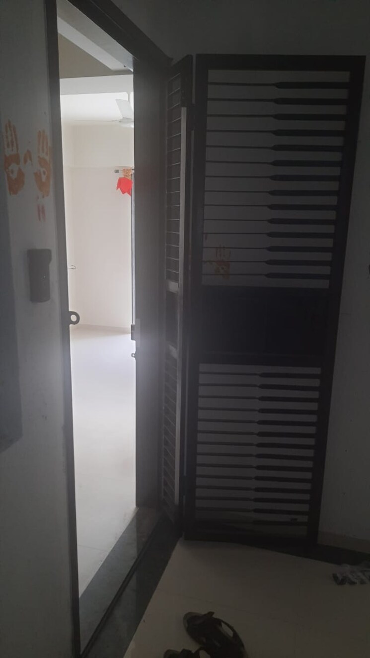 Bathroom, vertical-alcinia 2 Bedroom 724 Sq.Ft. Apartment In Mohammadwadi Pune 7496413