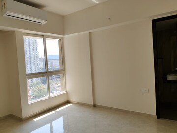 Room in 2 BHK Apartment at Lodha Amara, Kolshet Road – for Sale