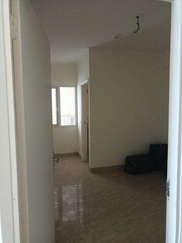 Room in 3 BHK Apartment at Gaur Yamuna City 16th Park View, Gaur Yamuna City – for Sale