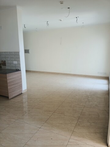 Room in 3 BHK Apartment at Gaur Yamuna City 16th Park View, Gaur Yamuna City – for Sale
