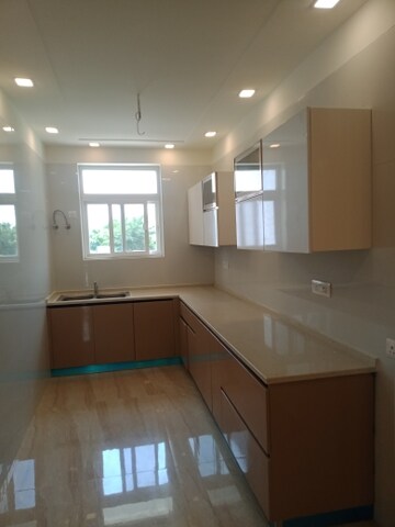 Kitchen in 3 BHK Builder Floor at BPTP District Phase 2, Sector 84 – for Sale