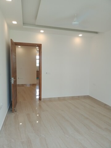 Room in 3 BHK Builder Floor at BPTP District Phase 2, Sector 84 – for Sale