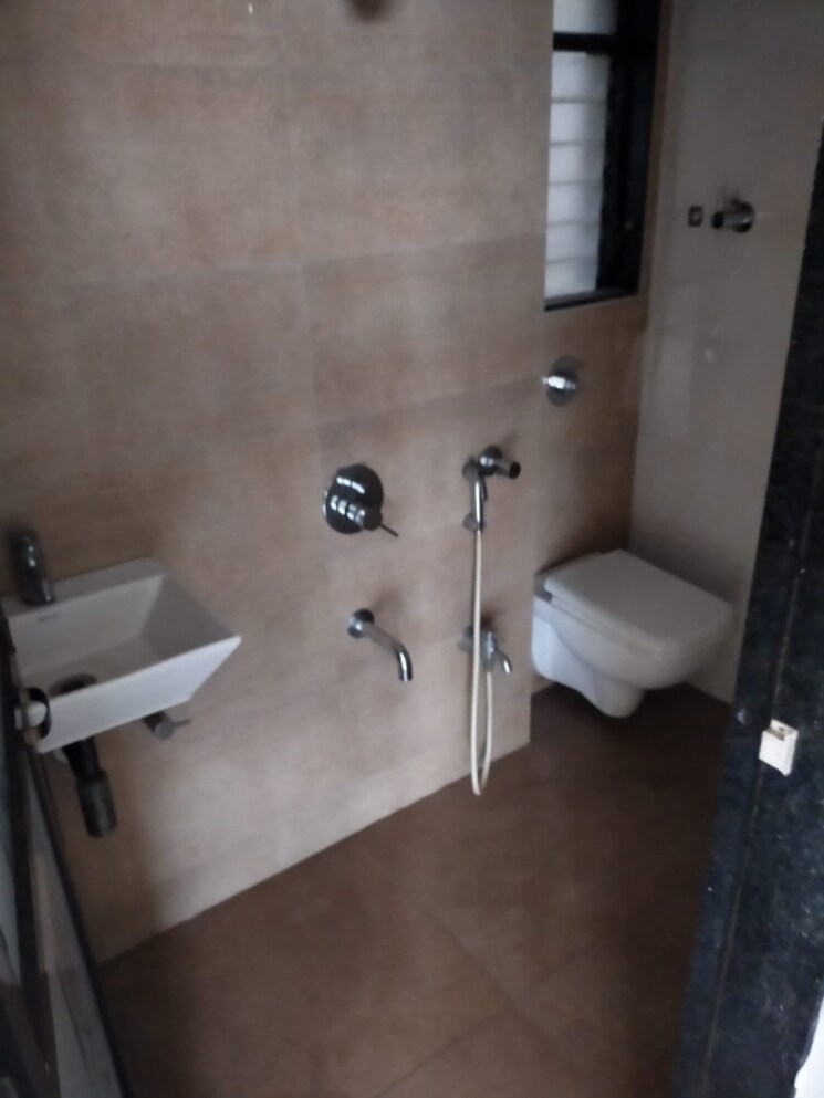 Bathroom, aashapura-crown-city 2 Bedroom 990 Sq.Ft. Apartment In Kalyan East Thane 7497744