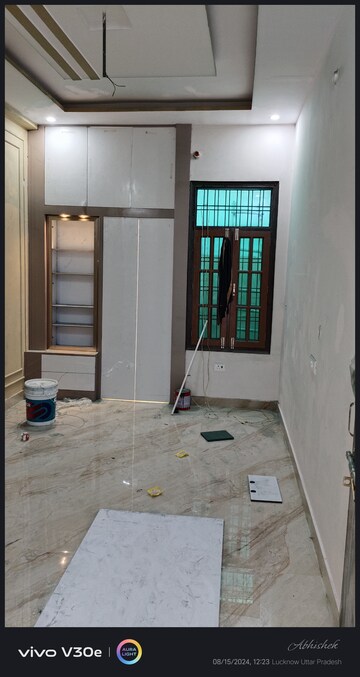 Room in 3 BHK Independent House at Jankipuram – for Sale