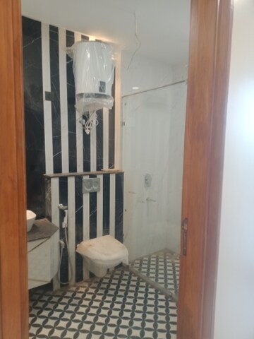 Building Lobby in 4 BHK Builder Floor at BP Homes, Sector 85 – for Sale