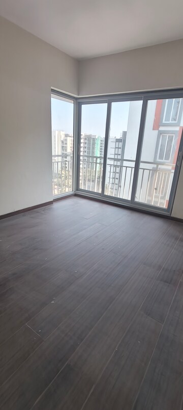 Room in 4 BHK Apartment at 5th Avenue, Chembur – for Sale