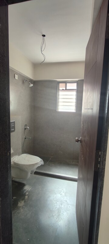 Bathroom in 4 BHK Apartment at 5th Avenue, Chembur – for Sale
