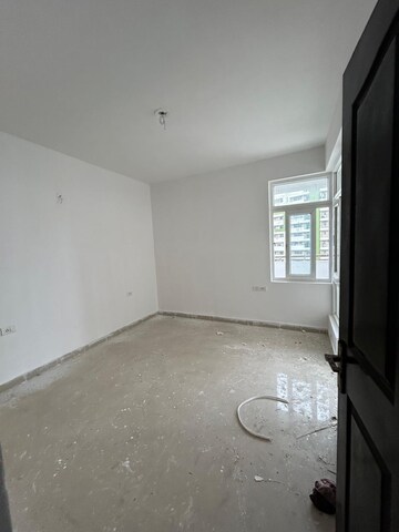 Room in 2 BHK Apartment at Jaypee Klassic Shaurya, Sector 134 – for Sale