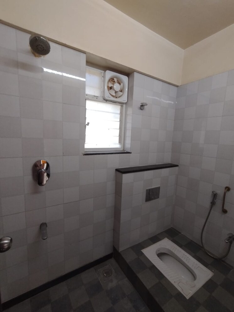 Bathroom, vishnu-apartments-narayan-peth 2 Bedroom 800 Sq.Ft. Apartment In Narayan Peth Pune 7498099