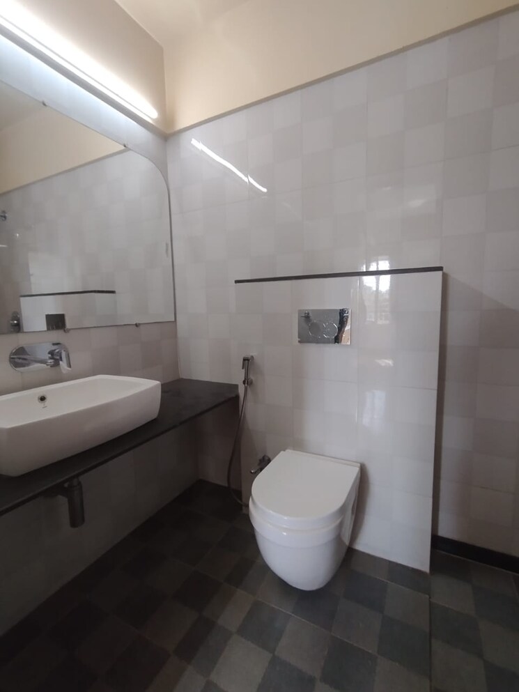 Bathroom, vishnu-apartments-narayan-peth 2 Bedroom 800 Sq.Ft. Apartment In Narayan Peth Pune 7498099