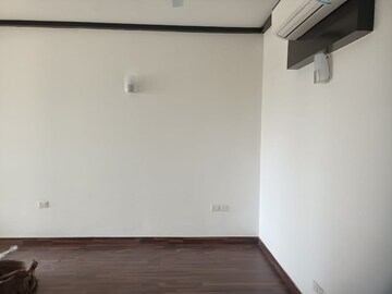 Room in 3 BHK Apartment at Jaypee Greens Kalypso Court, Sector 128 – for Rent