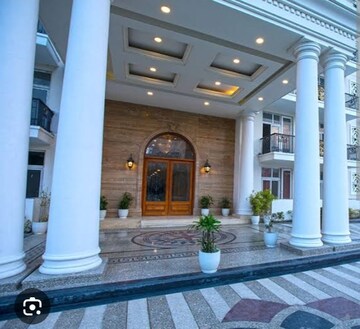 Building Lobby in 3 BHK Apartment at Omaxe The Palace, Gomti Nagar – for Sale
