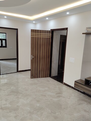 Room in 3 BHK Builder Floor at Sector 28 – for Sale