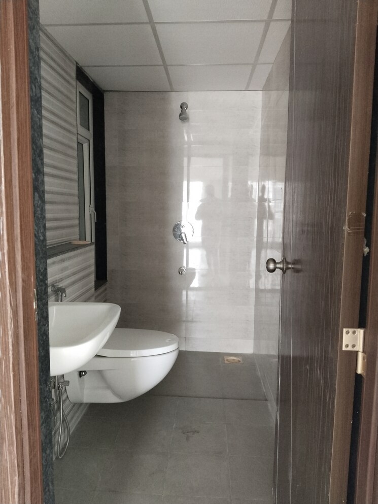 Bathroom, goel-ganga-legend 3 Bedroom 1250 Sq.Ft. Apartment In Bavdhan Pune 7499398