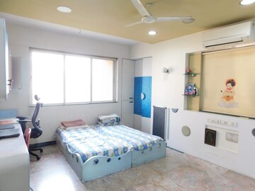 Master Bedroom in 3 BHK Apartment at Hiranandani Verona Co op Housing Society Ltd, Powai – for Rent