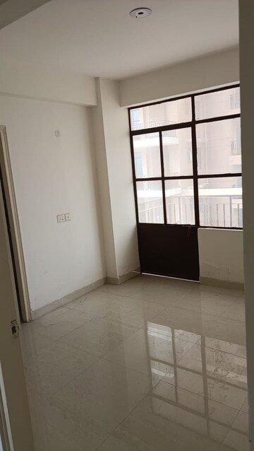 Room in 3 BHK Apartment at Signature Global Synera, Sector 81 – for Sale