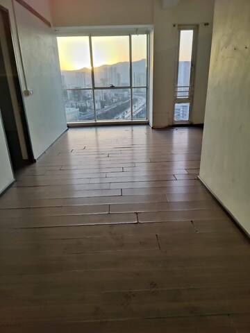 Room in 5 BHK Apartment at Lodha Aristo, Majiwada – for Sale