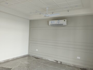 Room in 4 BHK Builder Floor at Sector 15 – for Sale