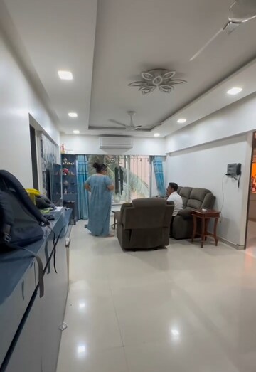 Master Bedroom in 2.5 BHK Apartment at Borivali East – for Sale