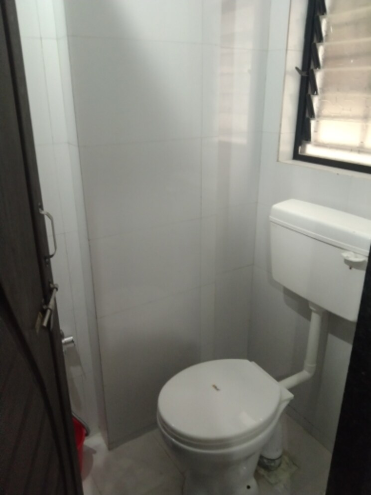 Bathroom, mig-colony-gokhalenagar 1 Bedroom 500 Sq.Ft. Apartment In Gokhalenagar Pune 7502292
