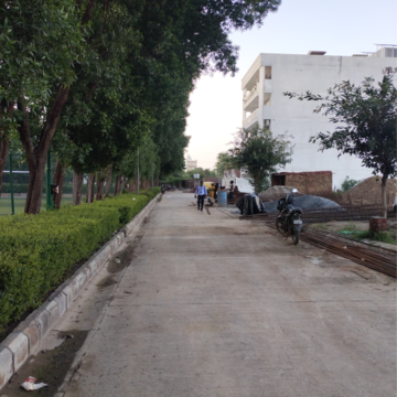 Parking in 4 BHK Builder Floor at Sector 89 – for Sale