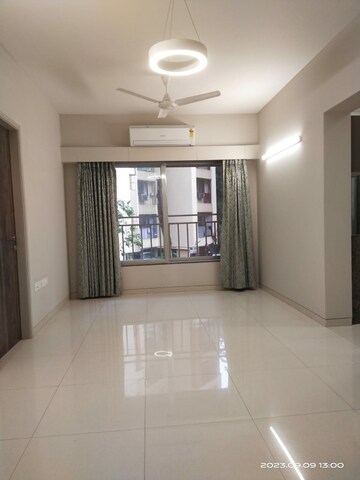 Room in 1 BHK Apartment at Mantri Park, Goregaon East – for Sale