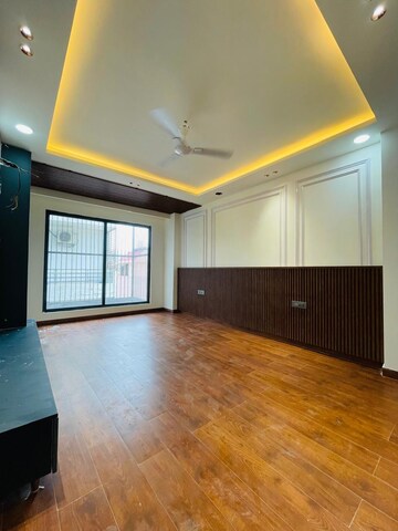 Room in 4 BHK Builder Floor at Uppal Southend, Sector 49 – for Sale