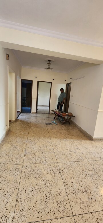 Furnished Amenities in 2.5 BHK Apartment at Mayur Vihar Phase 1 – for Sale