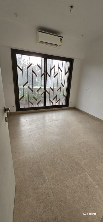 Bedroom in 2 BHK Apartment at Kanakia Silicon Valley, Powai – for Rent
